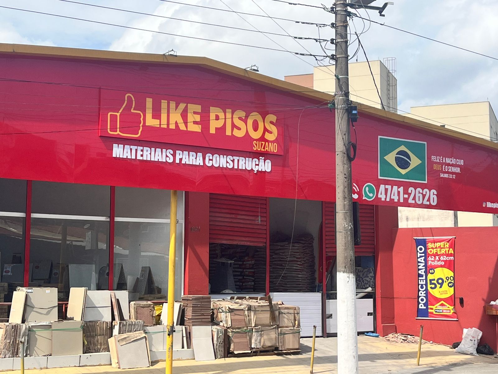 Fachada da loja Like Pisos Suzano